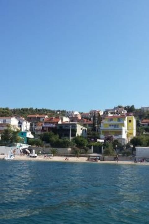 "MaLea" mit Blick auf das Wasser