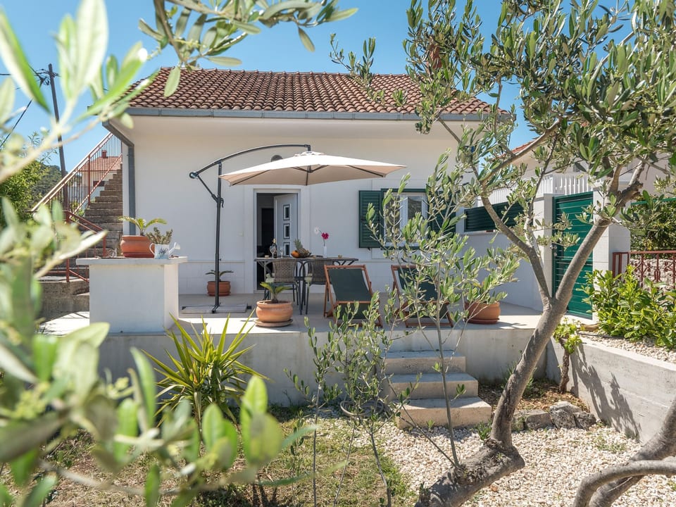 Modernes Ferienhaus mit Terrasse und Meerblick - Vinišće