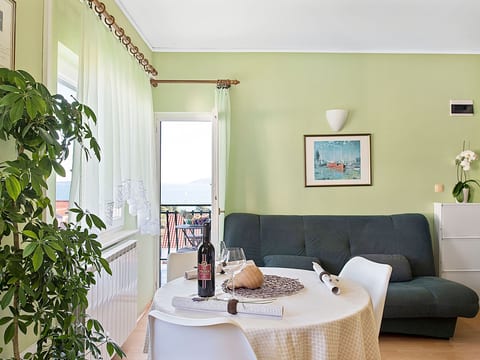 Appartement im Dachgeschoss mit Balkon
