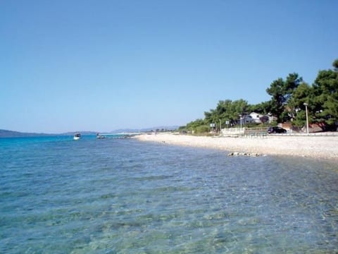 Wohnung Jadrija mit zwei Balkonen in Strandnähe