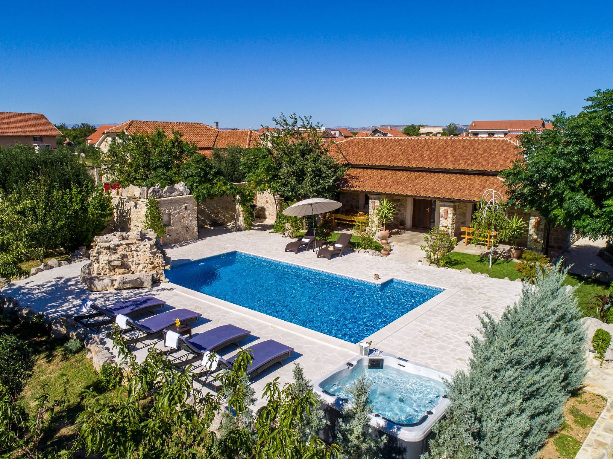 Villa Rustica mit traditionellem und rustikalem Touch