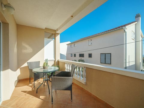 Wohnung in Vodice mit Grill