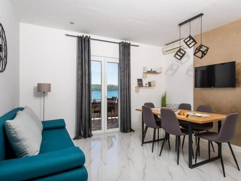Wohnung in Turanj mit Grill
