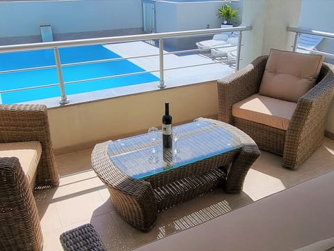 Erdgeschoss-Ferienwohnung mit Garten und Pool