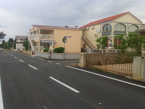 Apartment EG