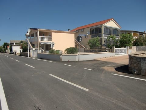 Apartment EG