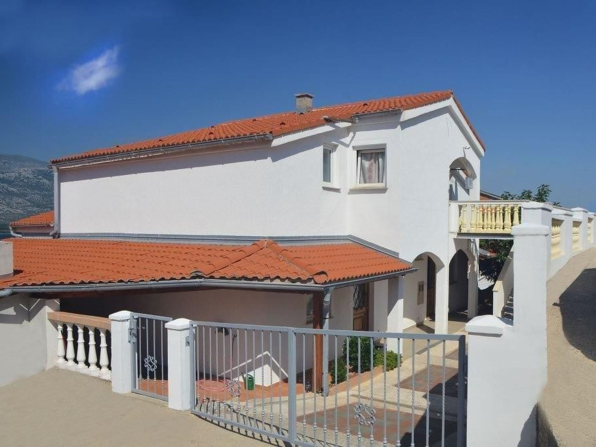 für vier Personen mit Terrasse