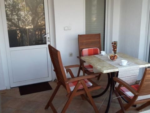 für vier Personen mit Terrasse