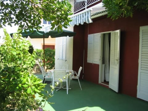 Große Ferienwohnung in Pag mit Privater Terrasse