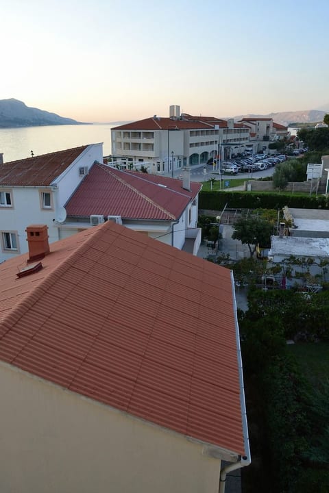 Große Ferienwohnung in Pag mit Privater Terrasse