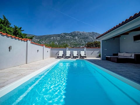 mit Pool fernab vom Massetourismus 200m vom Meer