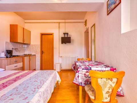 Studioapartment Meri 4