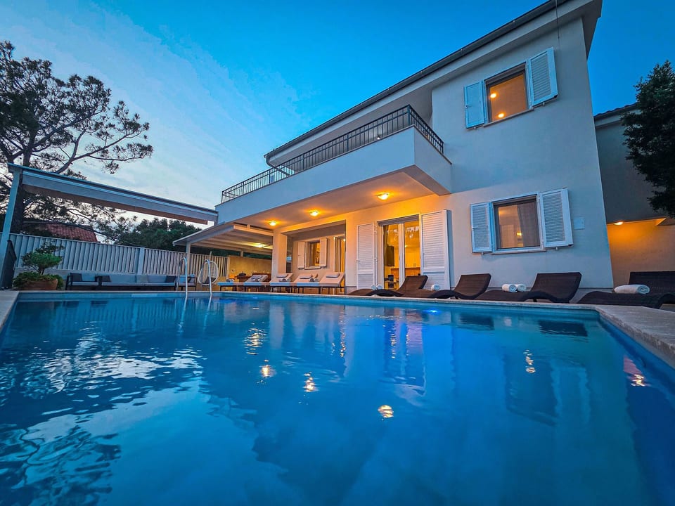 Geräumige, luxuriöse 5*-Ferienvilla mit Meerblick, eigenem Pool und großer Terr - Martinšćica