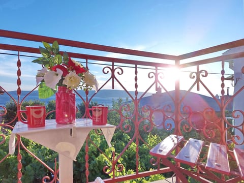 Holiday House Jure