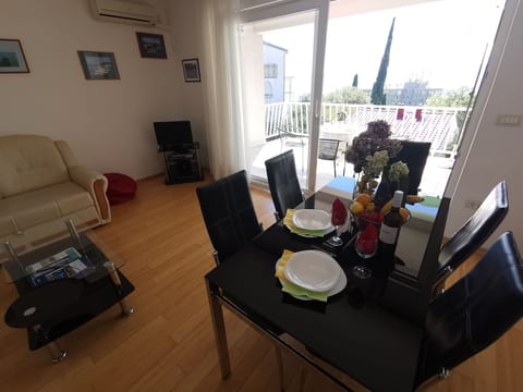 Wohnung für 5 Personen mit AC und Parkplatz