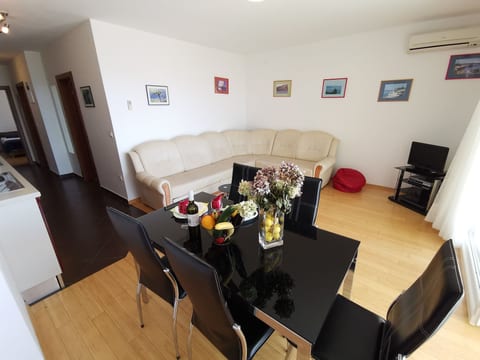 Wohnung für 5 Personen mit AC und Parkplatz