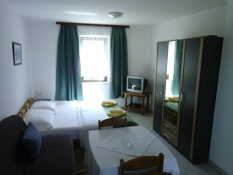 Apartmenthaus „Sean“ mit Parkplatz, Olivenhain