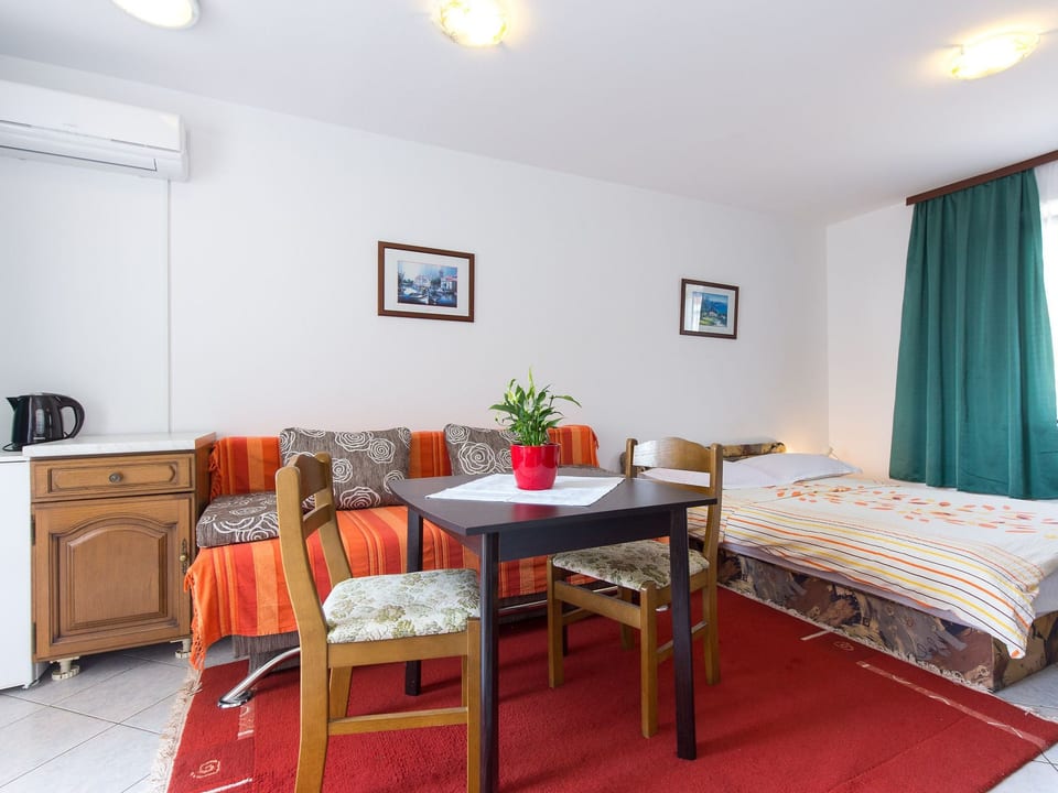 Apartmenthaus „Sean“ mit Parkplatz, Olivenhain - Punat
