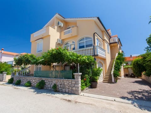 Ruhige Ferienwohnung Tina 8