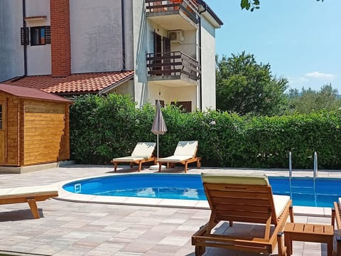 in Šilo mit Gemeinschaftspool