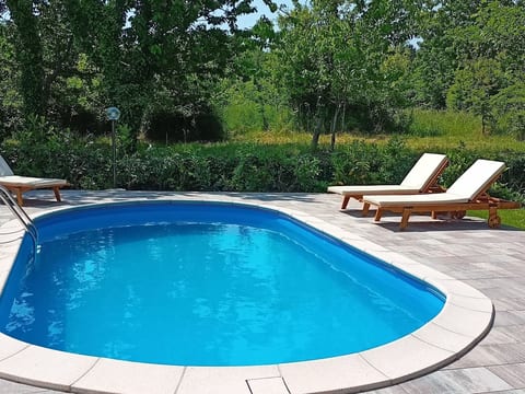in Šilo mit Gemeinschaftspool