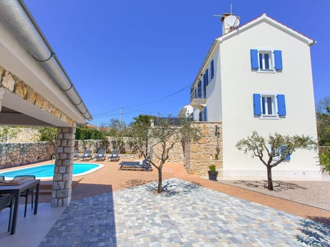 Steinvilla Margaret mit Pool und besonderem Flair