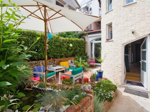 Wohnung in Rijeka mit Terrasse und Grill