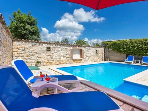 Modernes Ferienhaus in Vadreš mit Privatem Pool