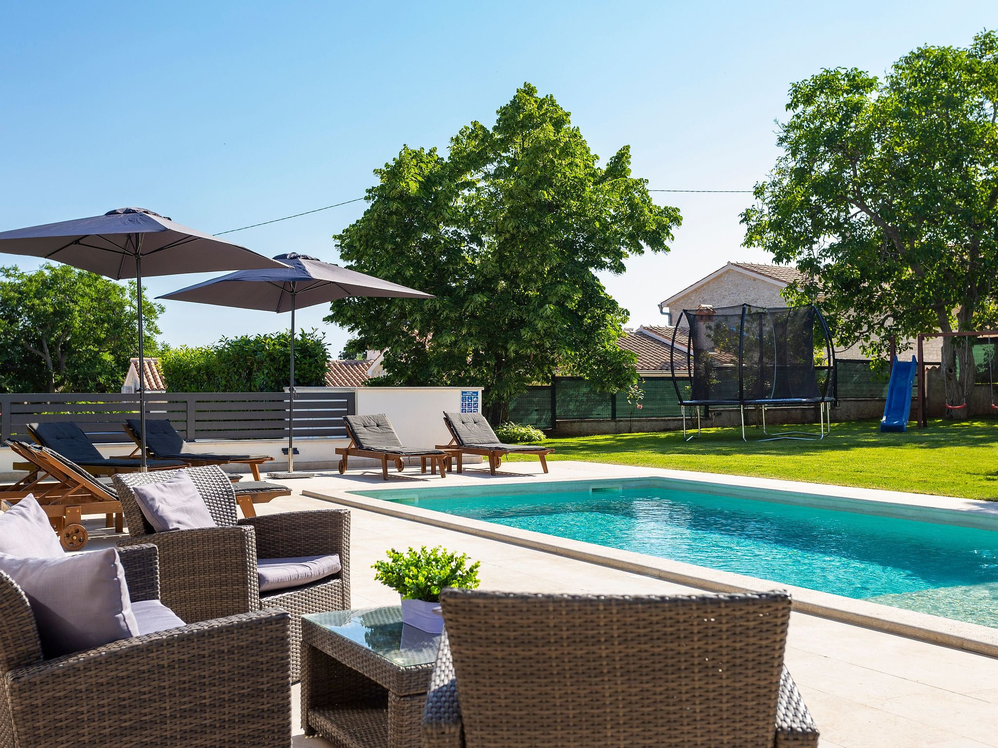 Villa Anavi mit privatem Pool und großem Garten