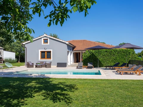 Villa Anavi mit privatem Pool und großem Garten