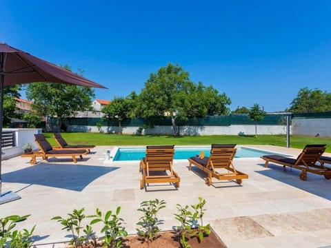 Villa Anavi mit privatem Pool und großem Garten