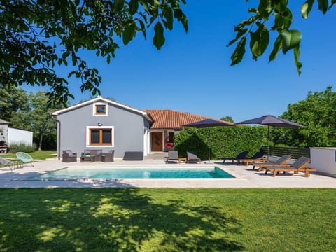 Villa Anavi mit privatem Pool und großem Garten