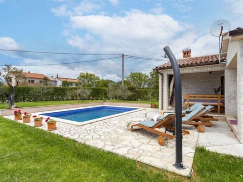"Villa Mirela" mit Terrasse