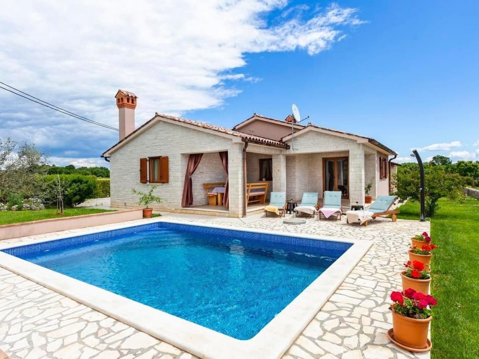 Villa Mirela mit Terrasse - Barban