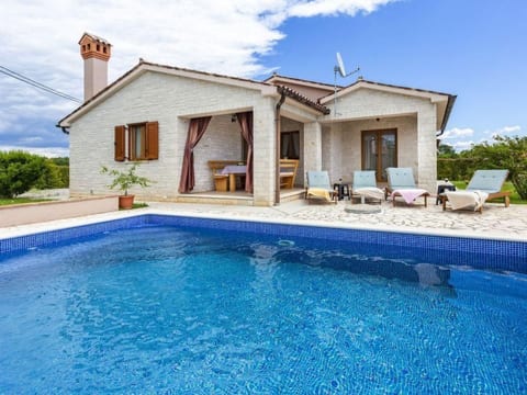 "Villa Mirela" mit Terrasse