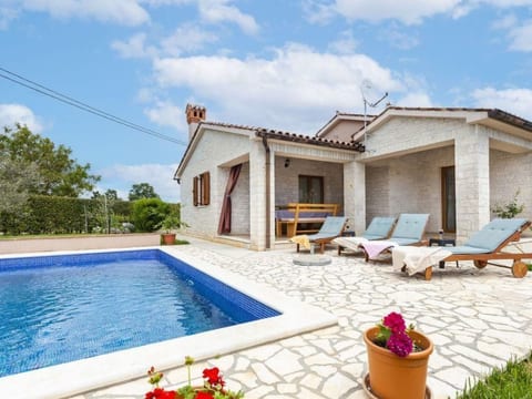"Villa Mirela" mit Terrasse