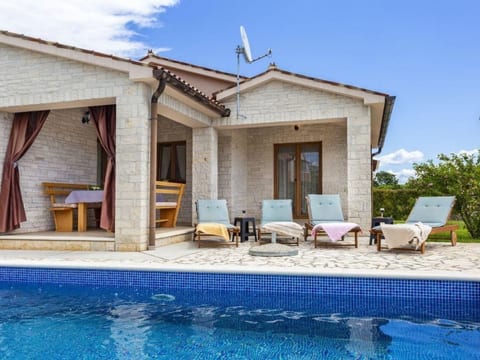 "Villa Mirela" mit Terrasse