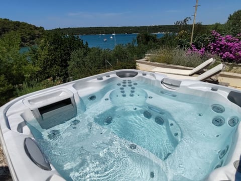 Haus Rina Banjole mit Whirlpool und Garten