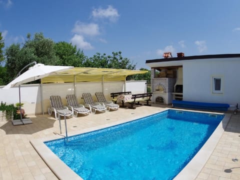 mit privatem Pool in Vinkuran