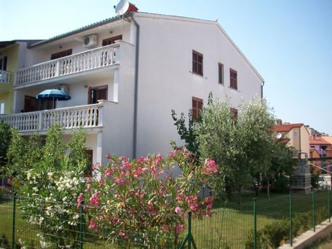 in ruhiger Lage mit Balkon