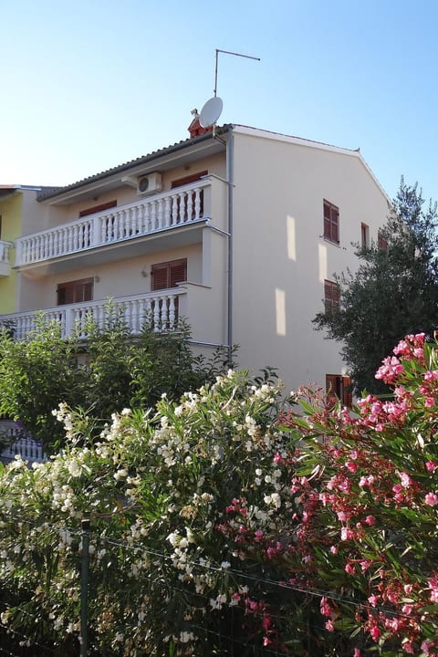in ruhiger Lage mit Balkon