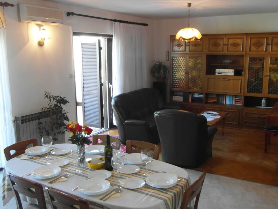 Wohnung mit großer Terrasse - Pula