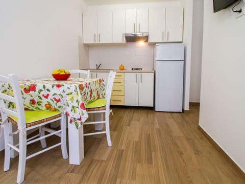 Wohnung in Stoja mit Grill