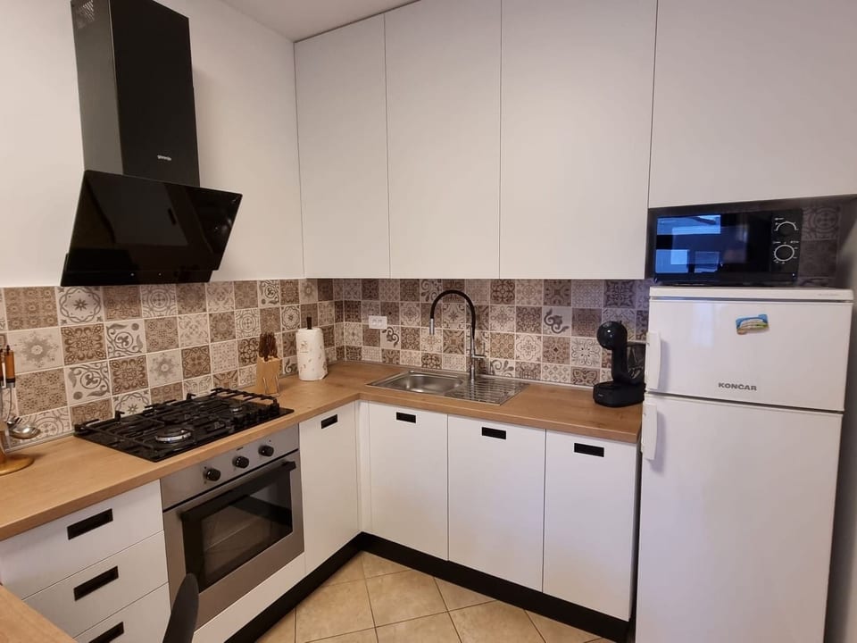 in Zentrumsnähe mit Balkon - Bokordići