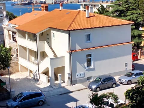 "Dunja", Pula