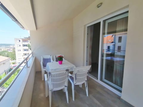 "Dunja", Pula