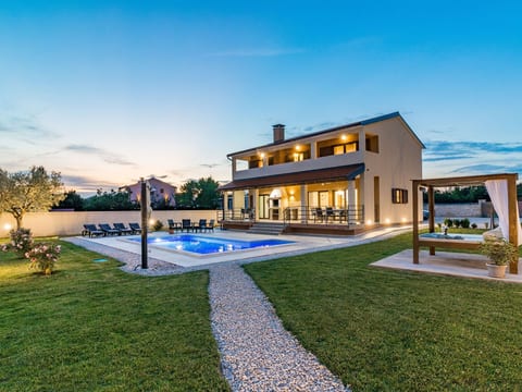 in Juršići mit Privatem Pool