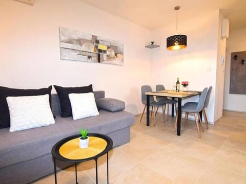 Modern eingerichtete Wohnung in der Nähe des Strandes...