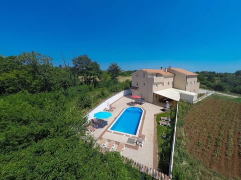 Wunderschönes Ferienhaus in Cere mit Privatem Pool