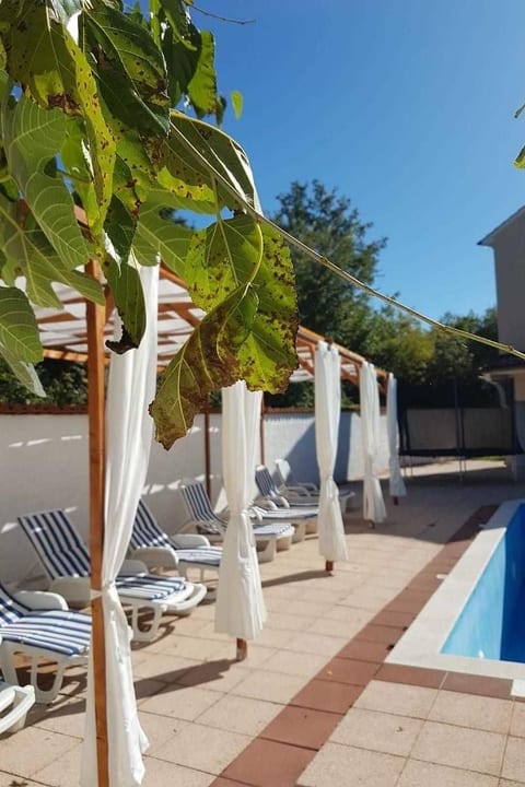 Wunderschönes Ferienhaus in Cere mit Privatem Pool